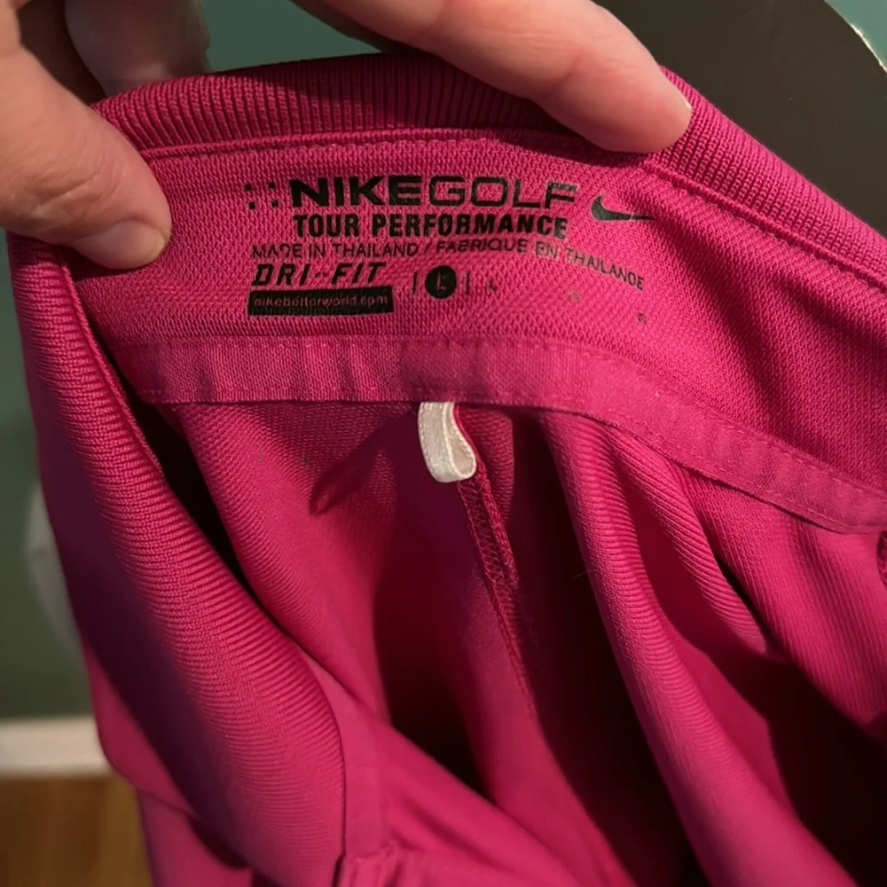 Women’s Nike golf tour performance pink collared shirt.  SZ L‎